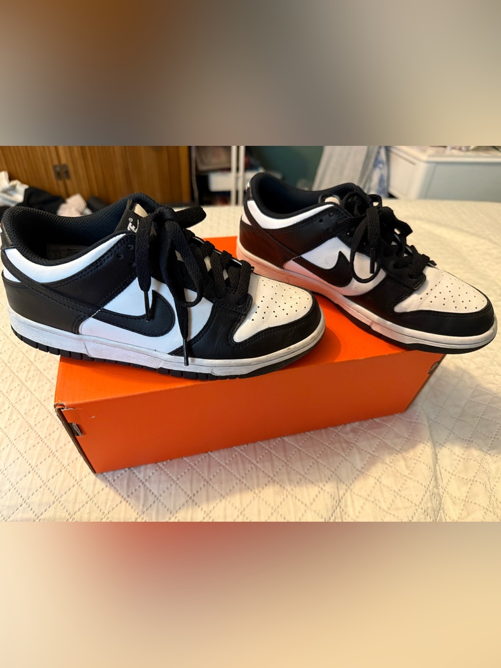 Nike Black and White Low-Top Sneakers 7.5